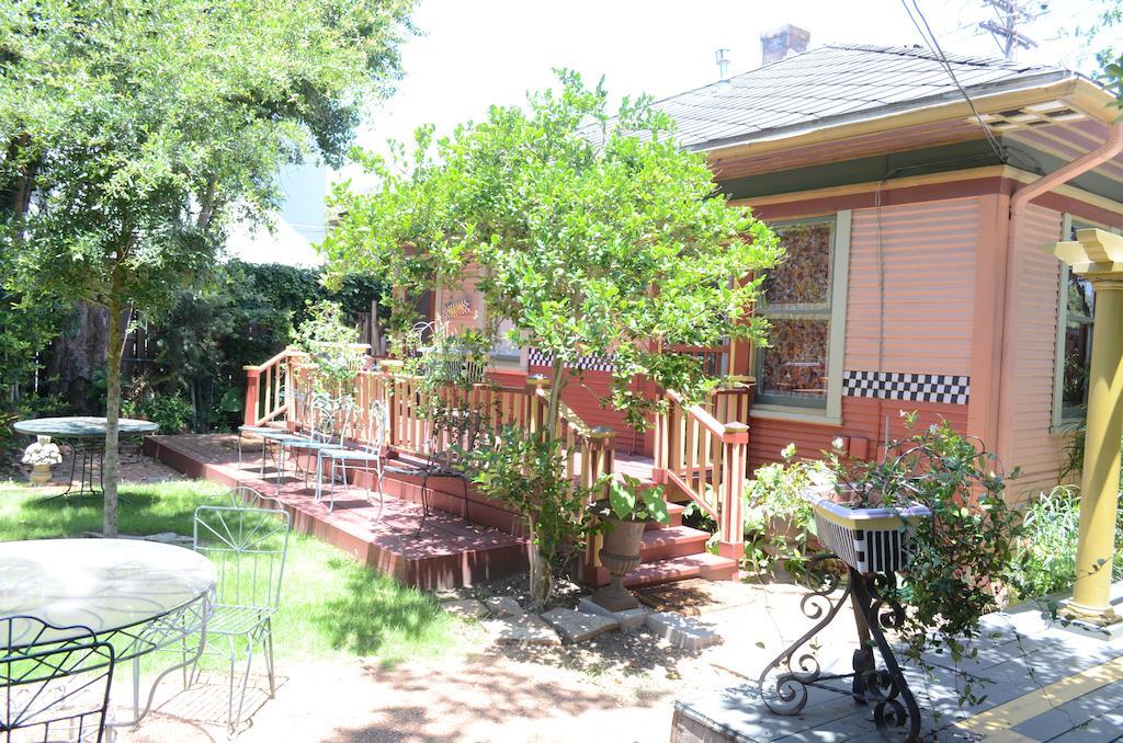 Robin'S Nest B&B Houston Exterior photo